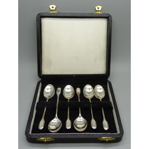 846 - A cased set of six silver coffee spoons, 39g