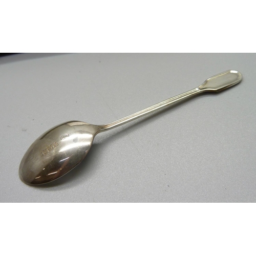 846 - A cased set of six silver coffee spoons, 39g