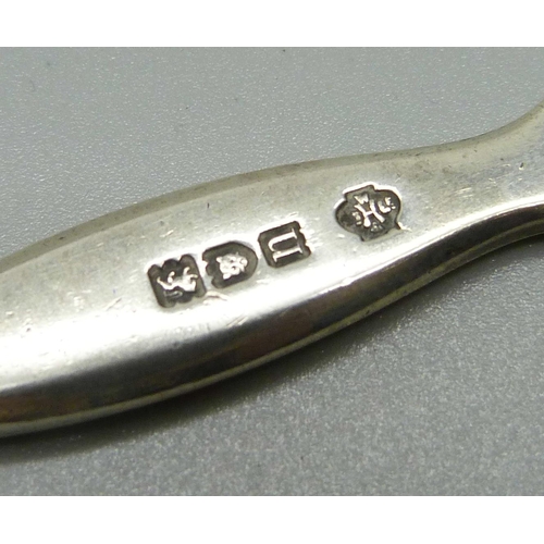 868A - A silver marrow scoop, crested, London 1908, 46g