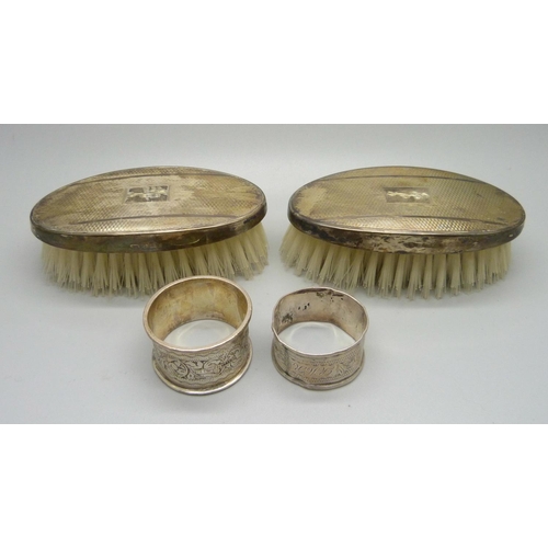 870 - Two silver backed brushes and two silver napkin rings