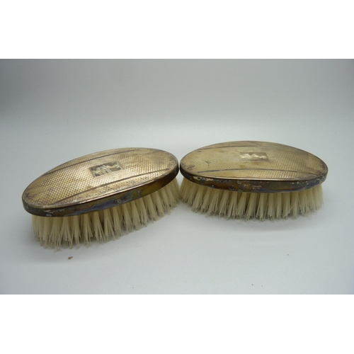 870 - Two silver backed brushes and two silver napkin rings