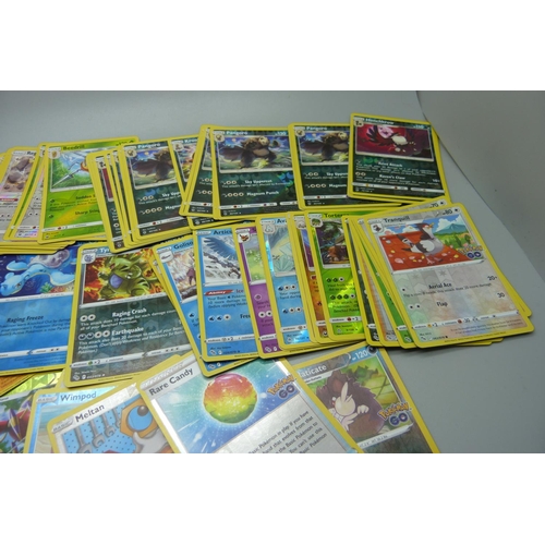 871 - 100 Reverse holo Pokemon cards, mostly  Blackstar rares 2017, 2018 and 2019