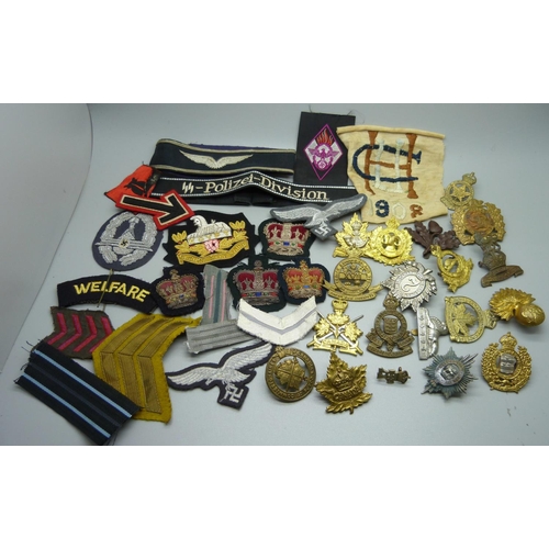 879 - A collection of military badges, etc.