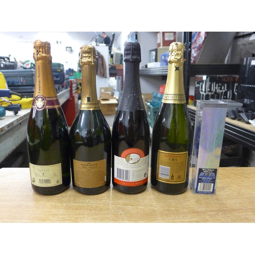 2080 - 4 Bottles of sparkling wine/champagne and a vodka gift set