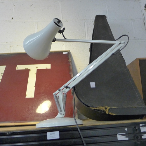 2090 - An anglepoise lamp