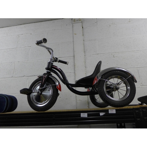 2094 - A Schwinn black and red vintage style tricycle - Police repossession