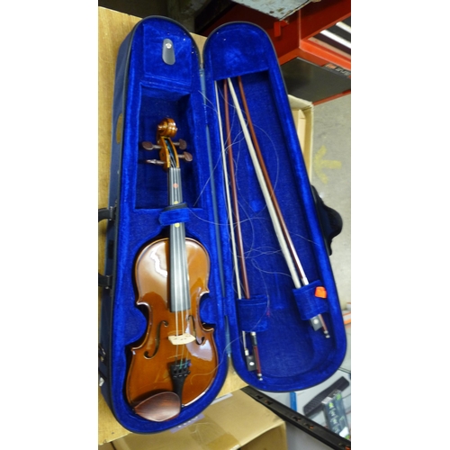 2095 - A violin with bows