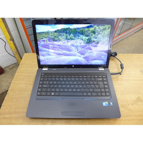 2142 - A HP Intel Core I3 Windows 7 notebook laptop with charger and carry case