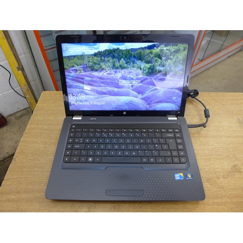 2142 - A HP Intel Core I3 Windows 7 notebook laptop with charger and carry case