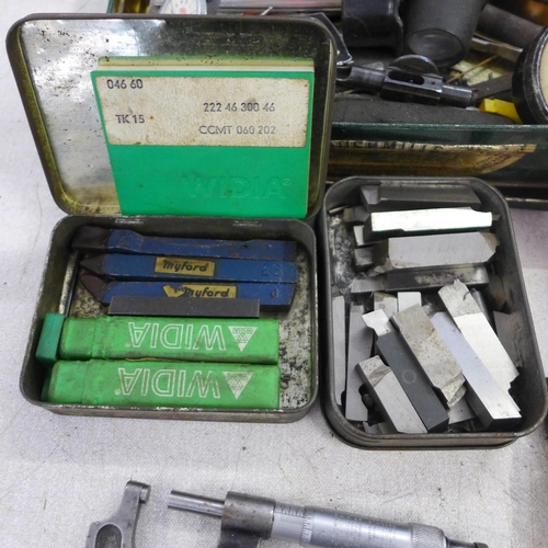 2150 - A job lot of approx. 250 items of engineering tools, metalworking tools, bores, taps, micrometers, e... 