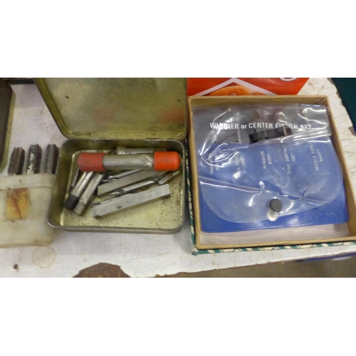 2150 - A job lot of approx. 250 items of engineering tools, metalworking tools, bores, taps, micrometers, e... 