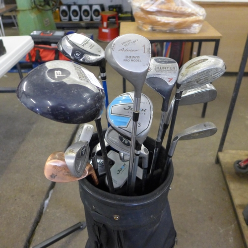 2218 - A Donnay golf bag with a mixed assortment of clubs including Donnay, Jaxx, Daiwa, Trilogy, etc.