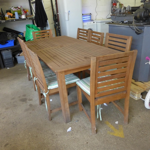 2225 - A teak garden table and 8 chairs