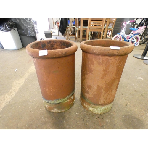 2233 - Two chimney pots