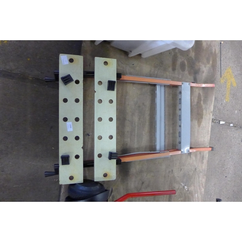 2398 - A folding work bench