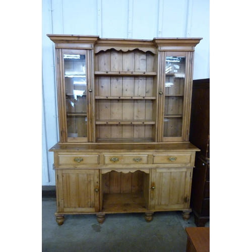 121 - A Victorian pine dresser