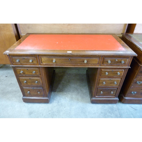 152 - An Edward VII walnut pedestal desk