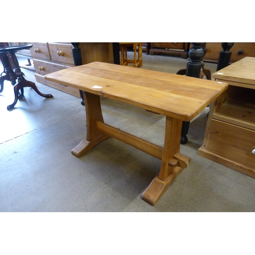 162 - A Cotswold School oak coffee table