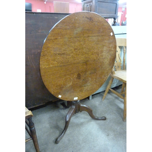 187 - A George III oak circular tilt top tripod tea table