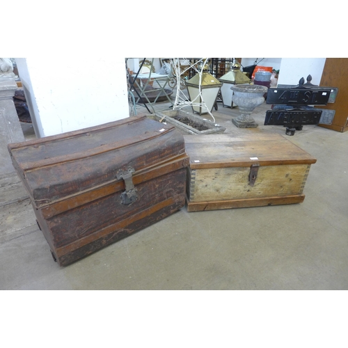 225 - An oak tool box and a tin steamer trunk