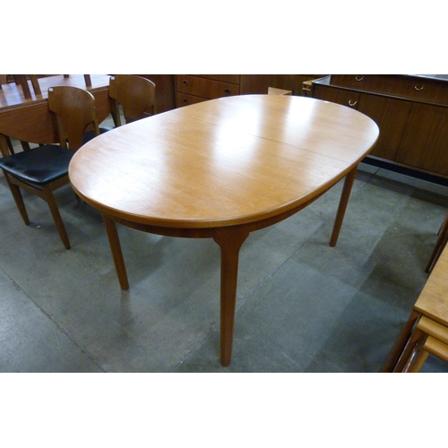 33 - A McIntosh teak extending dining table