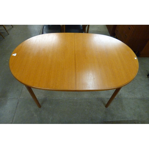 33 - A McIntosh teak extending dining table