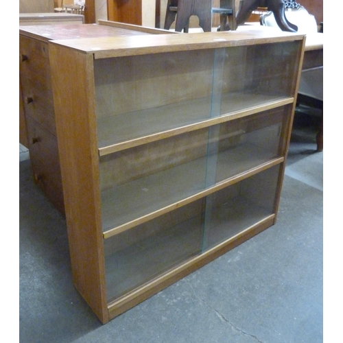 94 - An oak bookcase