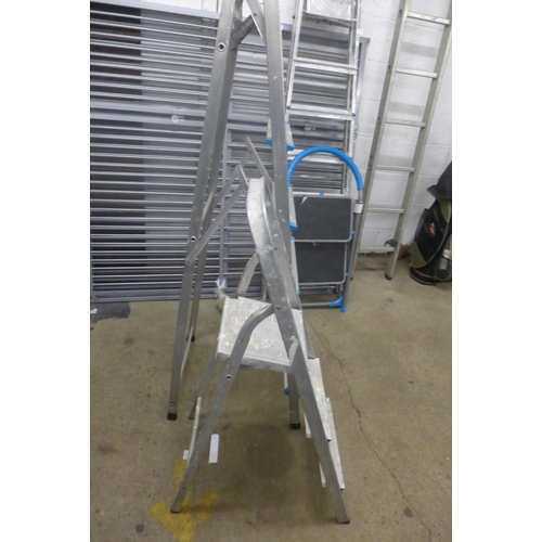 2407 - A 6-rung stepladder and 3-rung stepladder