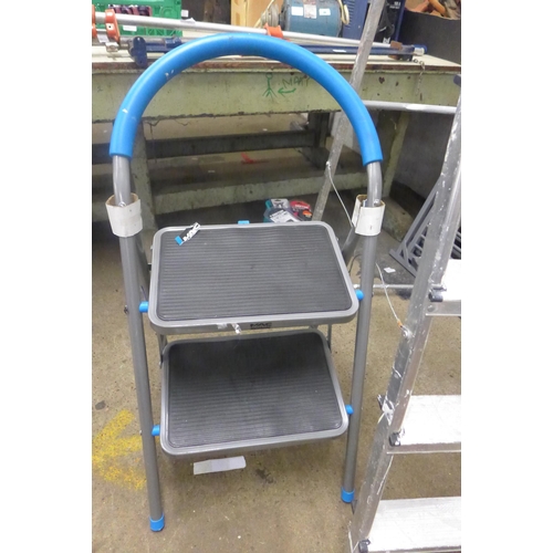 2408 - A 7-rung stepladder and 3-rung stepladder