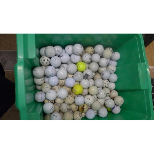 2428 - A quantity of golf balls