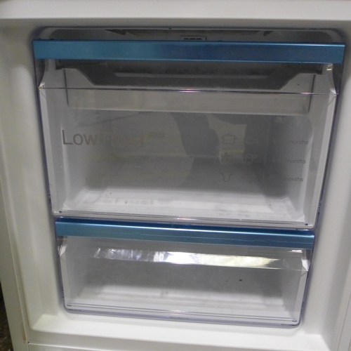 3055 - Neff Fridge Freezer, Original RRP £350  inc. vat  (401 - 140)   * This lot is subject to vat