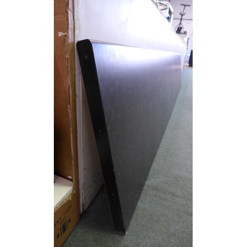 3077 - Approx. 3m kitchen work top