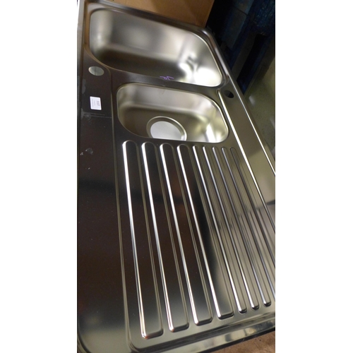 3107 - Stainless steel sink  1.5 Bowl with drainer  * This lot is subject to vat