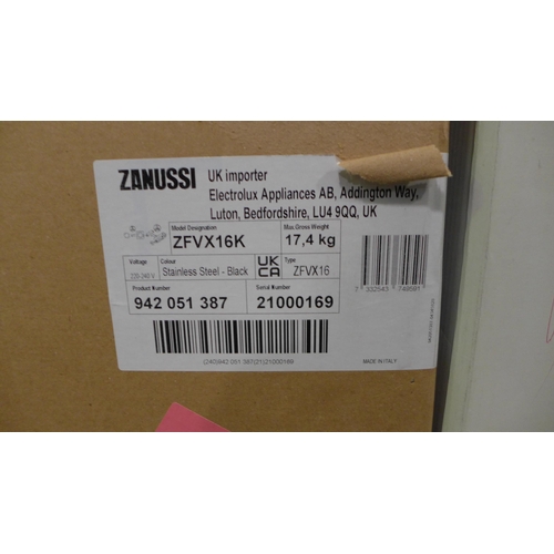 3309 - CDA Chimney Cooker Hood and Zanussi Screen Hood  (401 - 104,115   * This lot is subject to vat