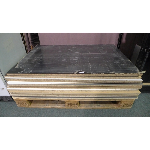 3323 - Small Pallet of MDF boards (404-802)  * This lot is subject to vat