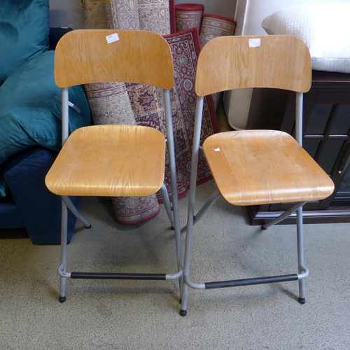 1665 - A pair of folding bar stools