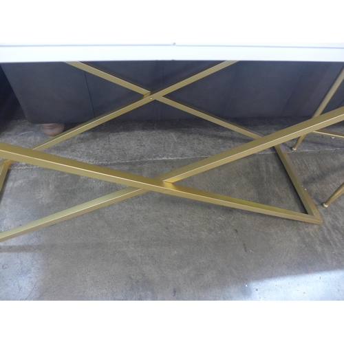 1513 - A white console table with gold legs - damaged