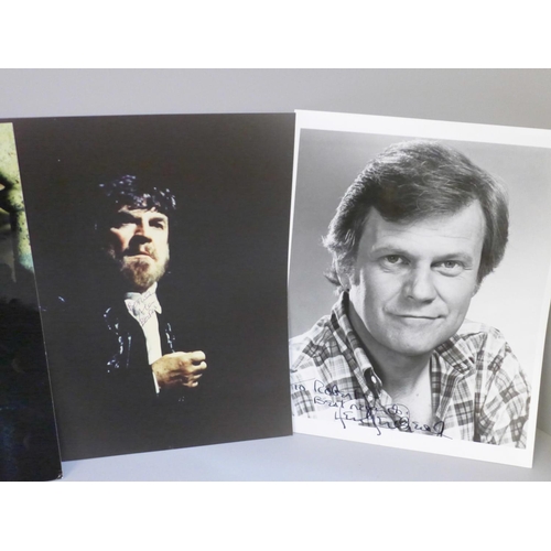 622 - Autographed photographs including Derek Jacobi, Charlton Heston, Henry Winkler, Jack Lemmon, etc.