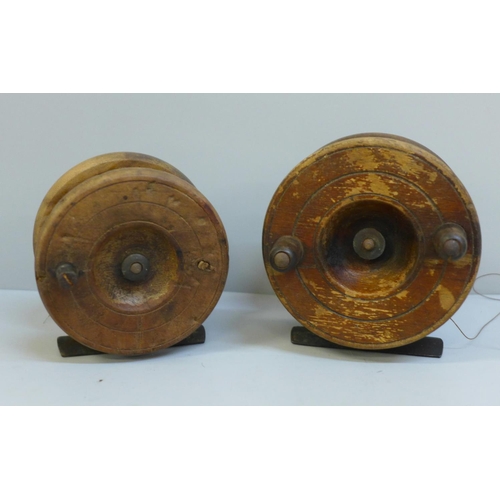 638 - Two wooden fishing reels