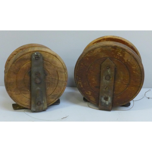 638 - Two wooden fishing reels