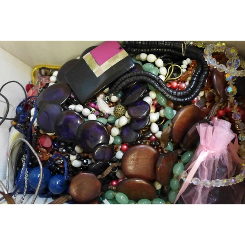 673 - A jewellery case and a box of costume jewellery