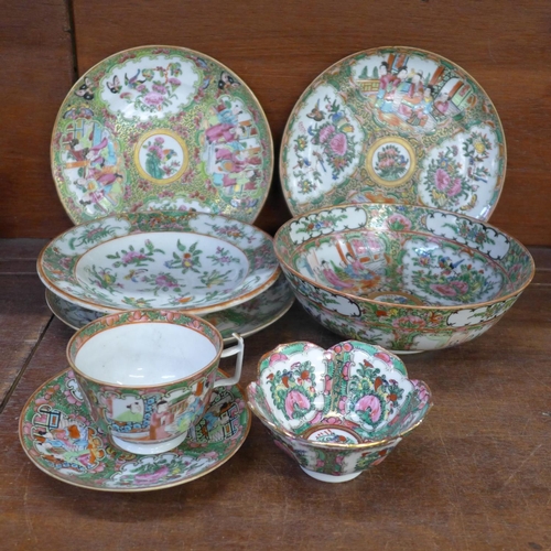 675 - A collection of 19th Century Chinese export famille rose porcelain including large rice bowl, tea cu... 