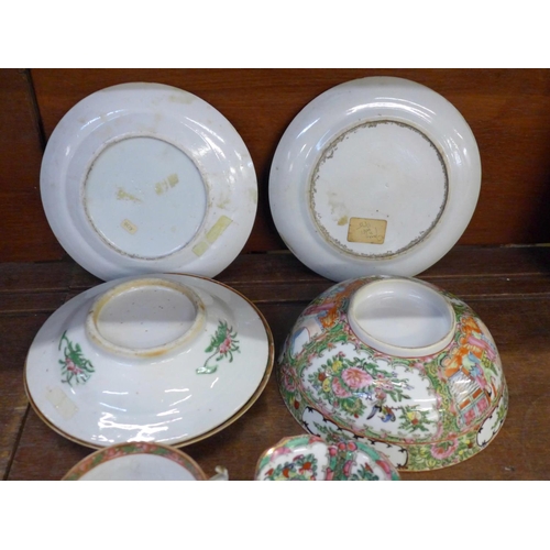 675 - A collection of 19th Century Chinese export famille rose porcelain including large rice bowl, tea cu... 