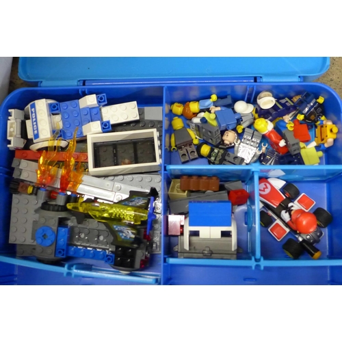 713 - A large quantity of Lego including a mini figure and a Lego case