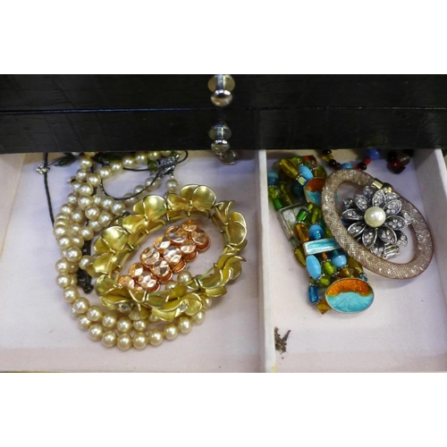 723 - A large box of fashion jewellery