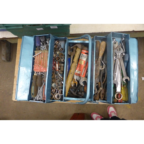 2011 - A metal tool box of approx. 100 tools screwdrivers, nails, wrenches, spanners etc.