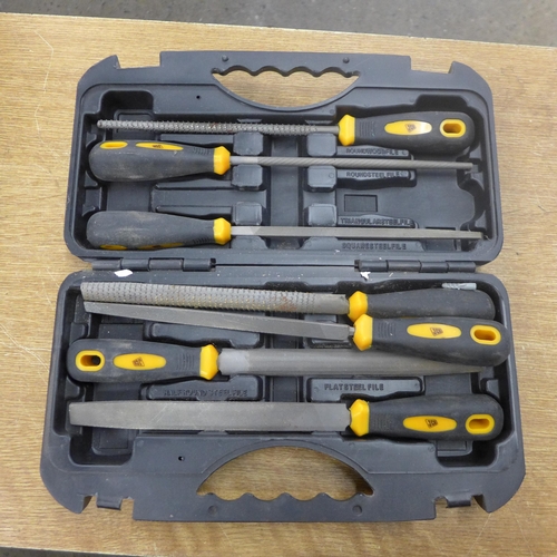 2041 - A JCB hand tool set