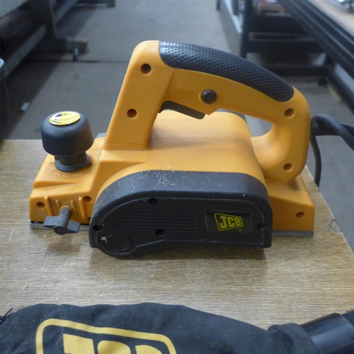 2068 - A JCB planer (model no. PO15053)