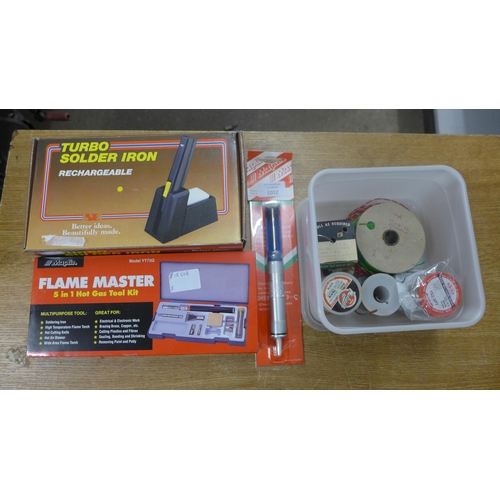 2103 - An SE rechargeable turbo solder iron, a Maplin Flame Master 5 in 1 hot gas multi-purpose tool kit, a... 