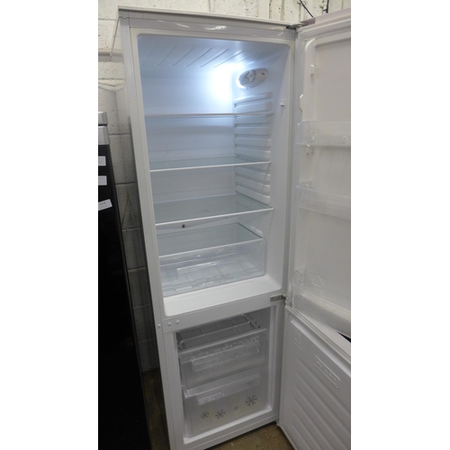 2213 - Zanussi 60/40 fridge freezer